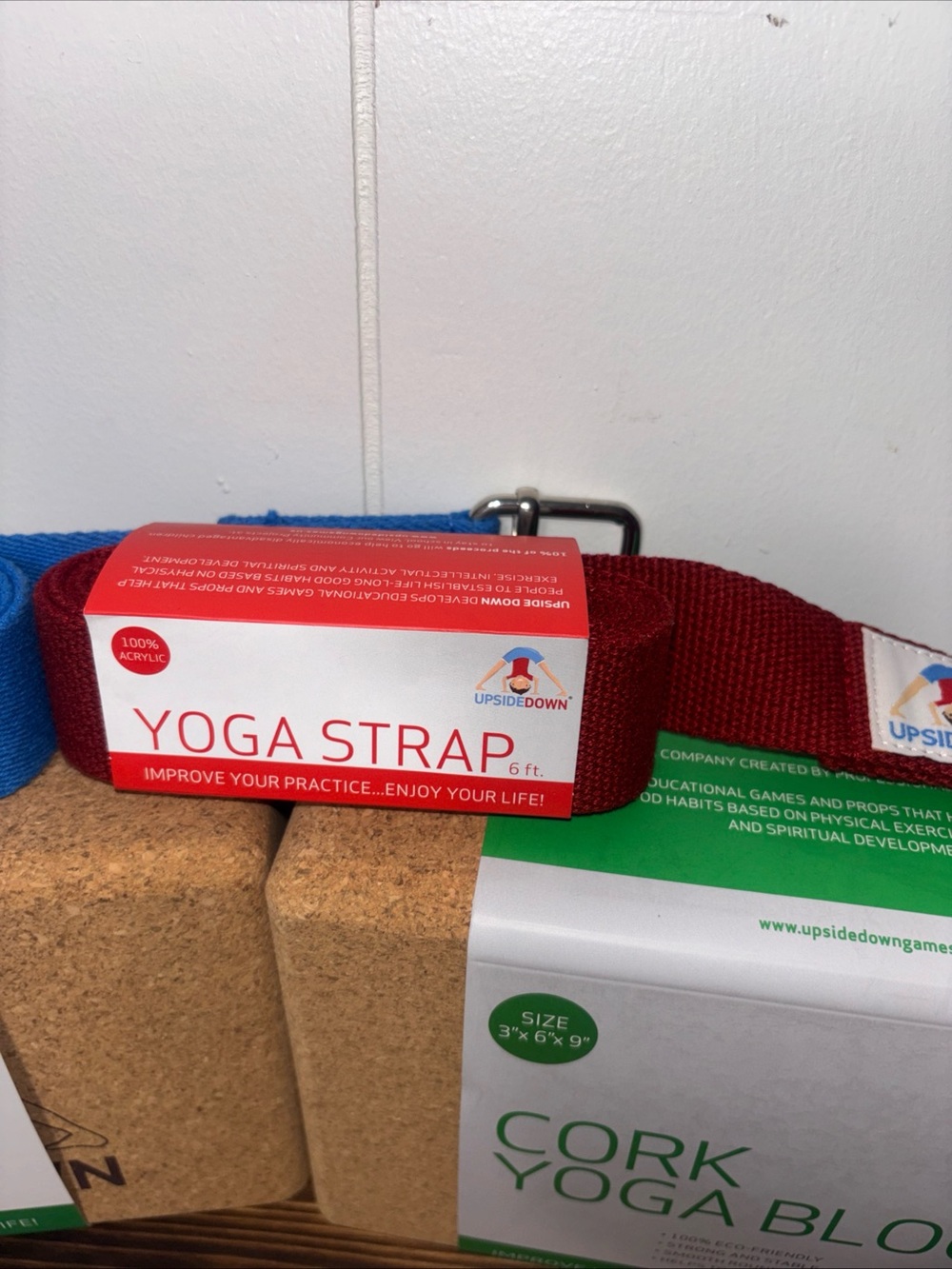 2 Cork Yoga Blocks & 2 Straps Red/blue Including Yoga Black Bag 5 Piece Set New - Picture 10 of 15